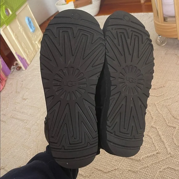 UGG CLASSIC MINI BOOTS - Picture 9 of 10